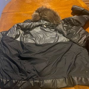 EA7 Emporio Armani logo-print hooded padded coat.Size Small